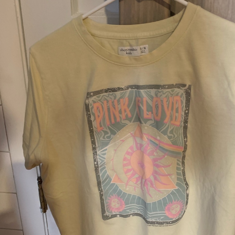 Ambercrombie t-shirt